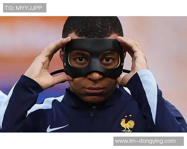 姆巴佩因裁判第98分钟吹哨不满上前理论遭黄牌处罚引发争议