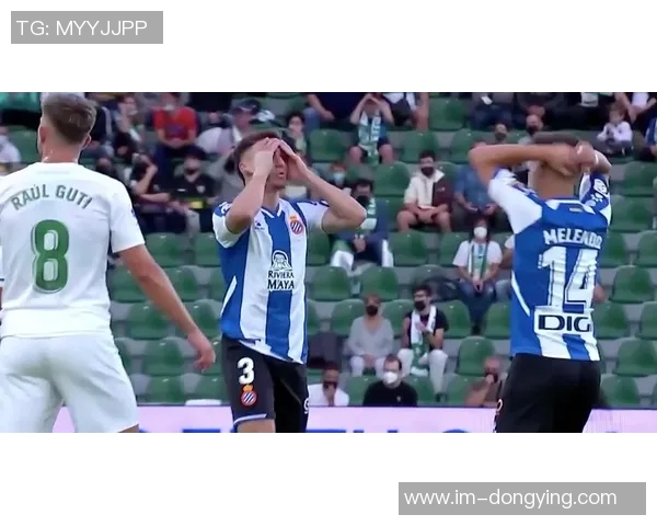 第65分钟萨卡被替换下场马丁内利替补登场展现新活力